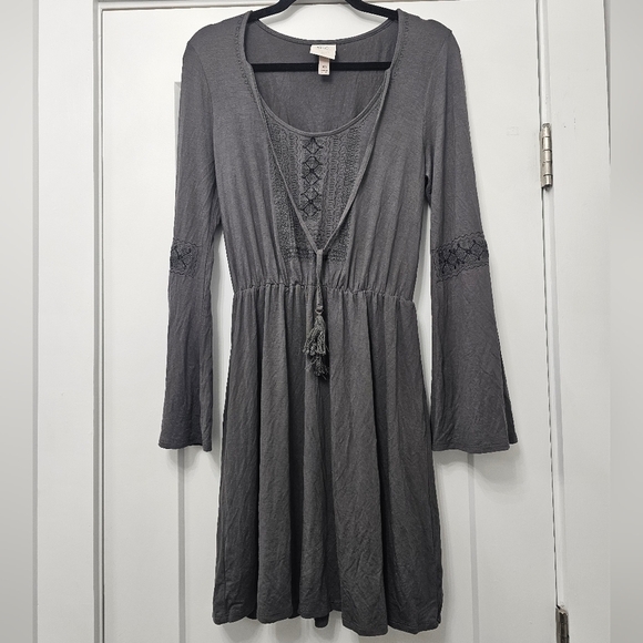 Knox Rose Gray Bell Sleeve Embroidered Scoop Neck Tassel Tie Boho Dress - Picture 1 of 9